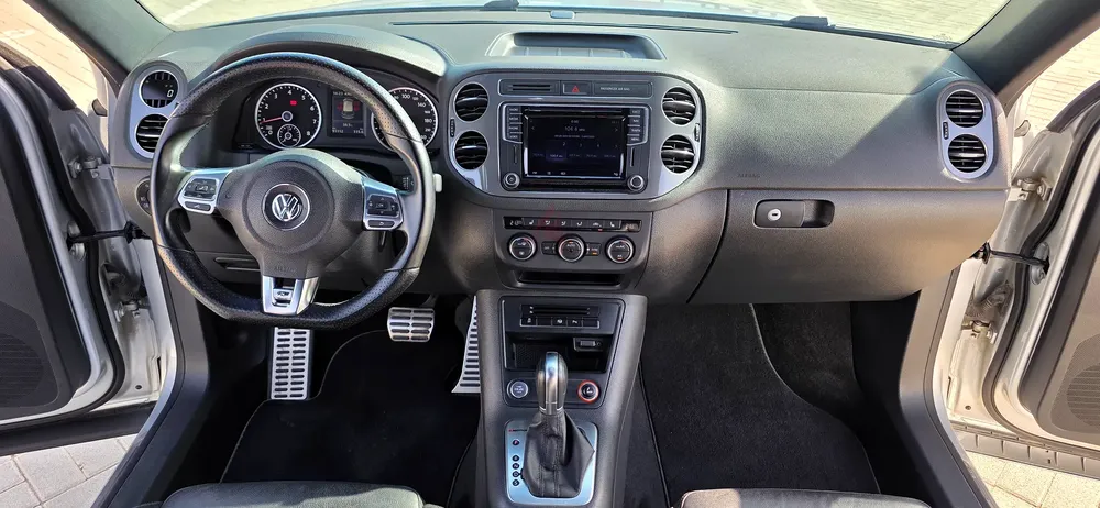 Agency Maintained, Top-Condition 2016 VW Tiguan R-Line - Image 9