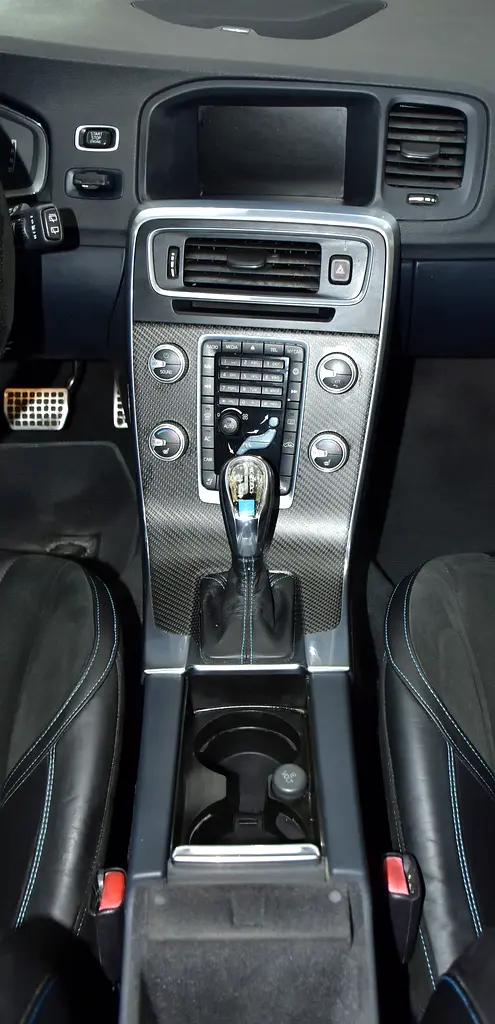 EXCELLENT DEAL for our Volvo V60 Polestar T6 ( 2016 Model ) in Blue Color GCC Specs - Image 17