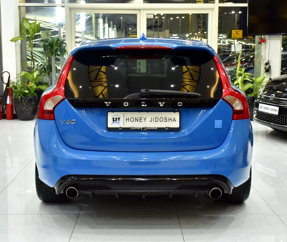 EXCELLENT DEAL for our Volvo V60 Polestar T6 ( 2016 Model ) in Blue Color GCC Specs - Image 5