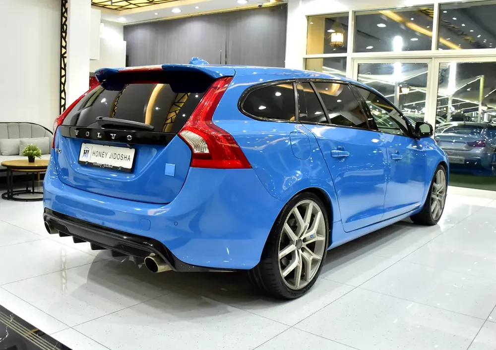 EXCELLENT DEAL for our Volvo V60 Polestar T6 ( 2016 Model ) in Blue Color GCC Specs - Image 6