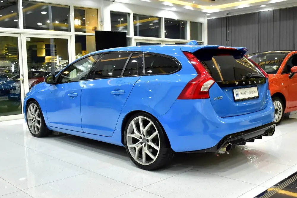 EXCELLENT DEAL for our Volvo V60 Polestar T6 ( 2016 Model ) in Blue Color GCC Specs - Image 7