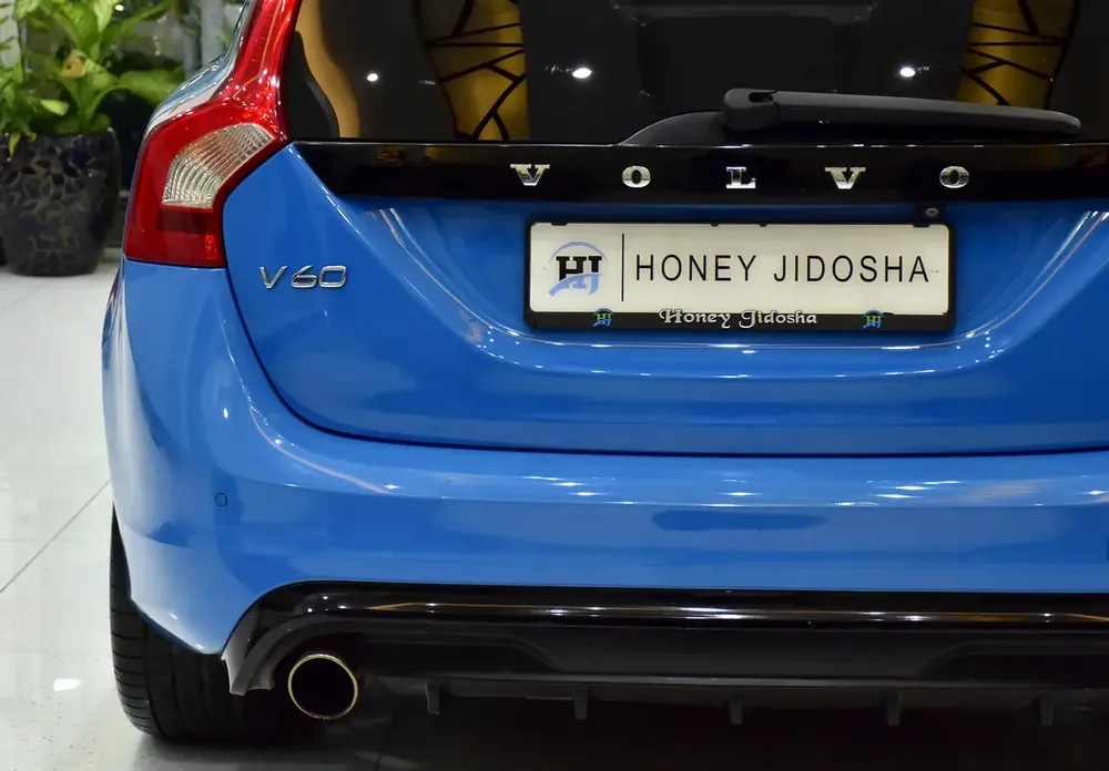 EXCELLENT DEAL for our Volvo V60 Polestar T6 ( 2016 Model ) in Blue Color GCC Specs - Image 8