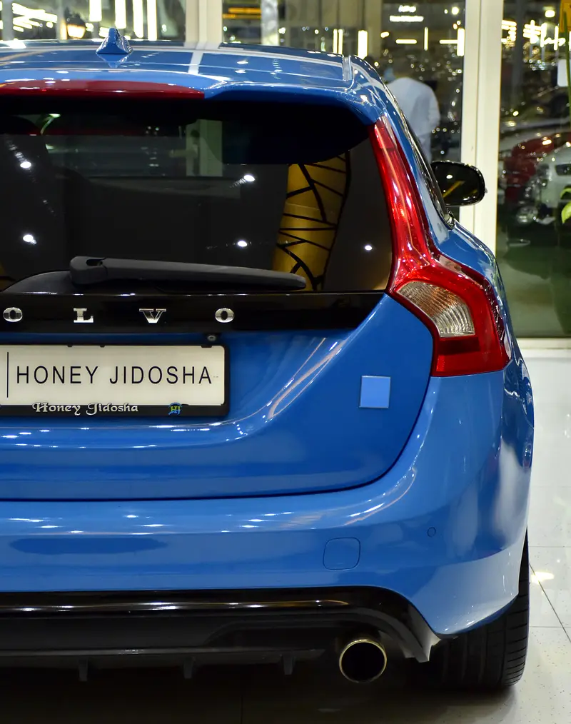 EXCELLENT DEAL for our Volvo V60 Polestar T6 ( 2016 Model ) in Blue Color GCC Specs - Image 9