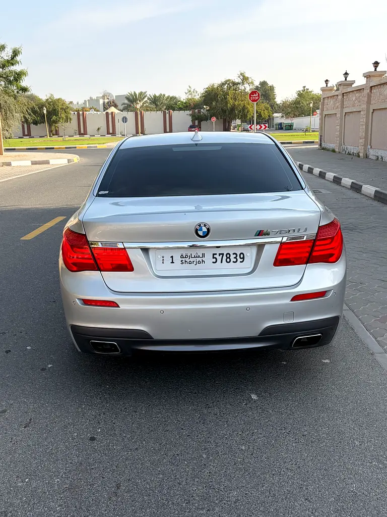 BMW 750Li M power 2012, full options, super clean car, low mileage, family use - Image 10