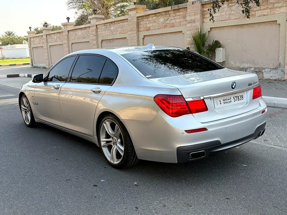 BMW 750Li M power 2012, full options, super clean car, low mileage, family use - Image 13