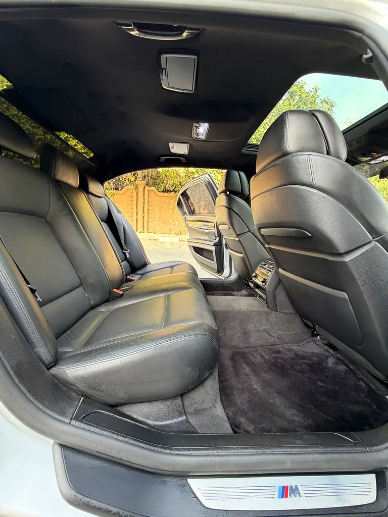 BMW 750Li M power 2012, full options, super clean car, low mileage, family use - Image 15