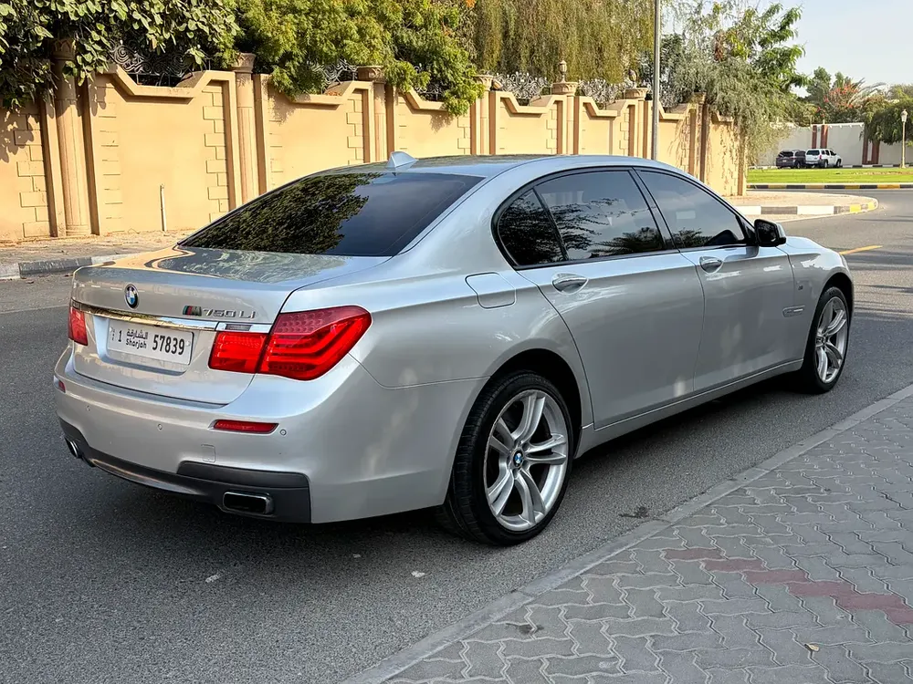 BMW 750Li M power 2012, full options, super clean car, low mileage, family use - Image 16