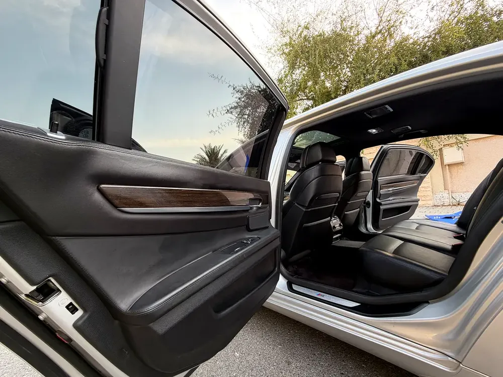 BMW 750Li M power 2012, full options, super clean car, low mileage, family use - Image 19