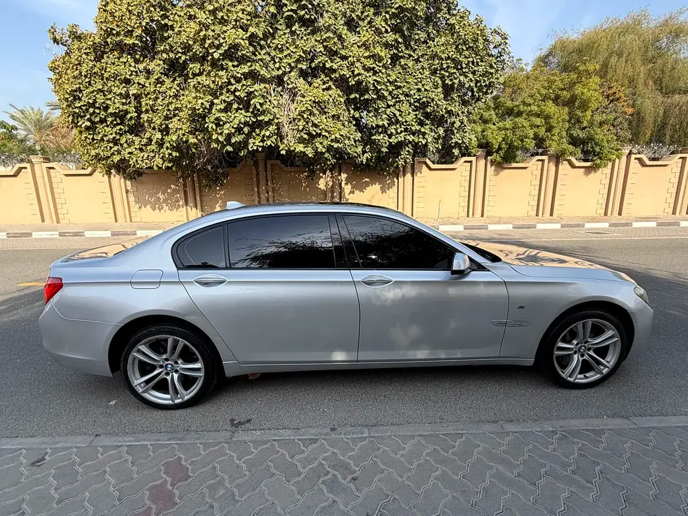 BMW 750Li M power 2012, full options, super clean car, low mileage, family use - Image 20