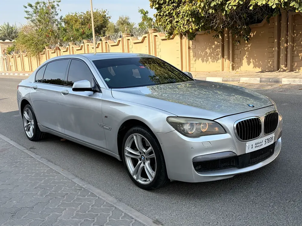 BMW 750Li M power 2012, full options, super clean car, low mileage, family use - Image 4