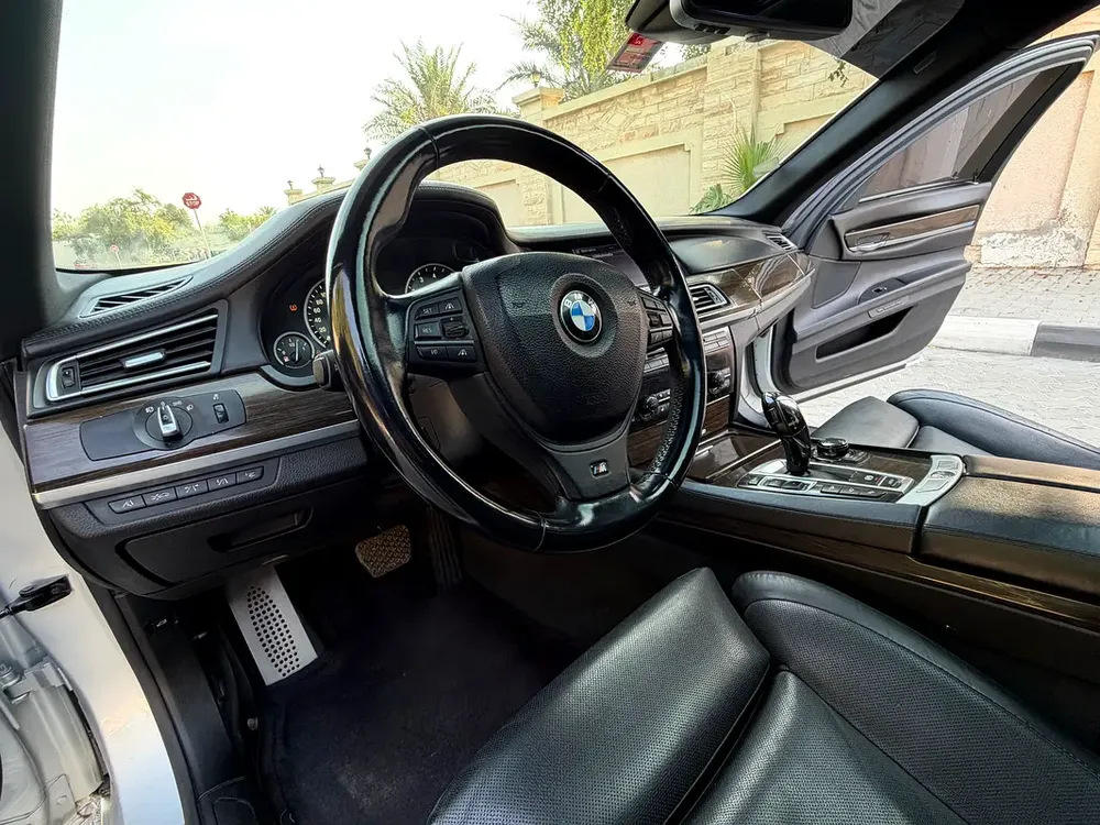 BMW 750Li M power 2012, full options, super clean car, low mileage, family use - Image 6
