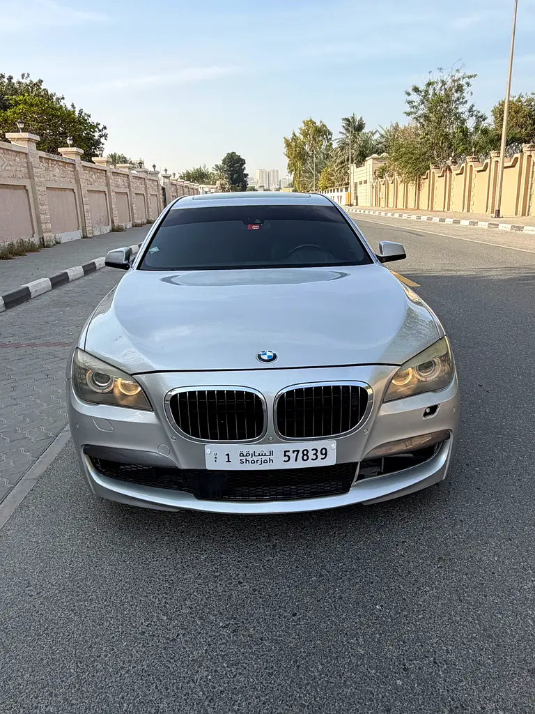BMW 750Li M power 2012, full options, super clean car, low mileage, family use - Image 7