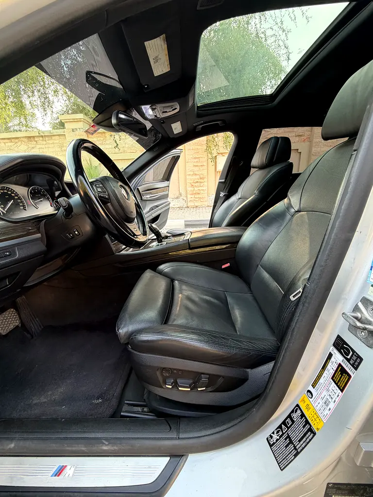 BMW 750Li M power 2012, full options, super clean car, low mileage, family use - Image 8