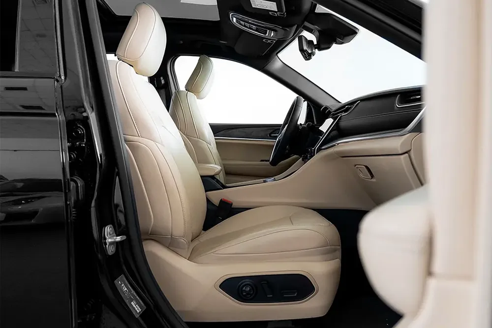 2,853 AED / 60 months | 0% DP | 2023 Jeep Grand Cherokee Limited + /  Jeep Warranty - Image 8