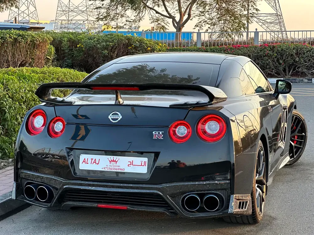 NISSAN GT-R 2017 GCC NO ACCIDENTS NO PAINT IN PERFECT CONDITION - Image 4