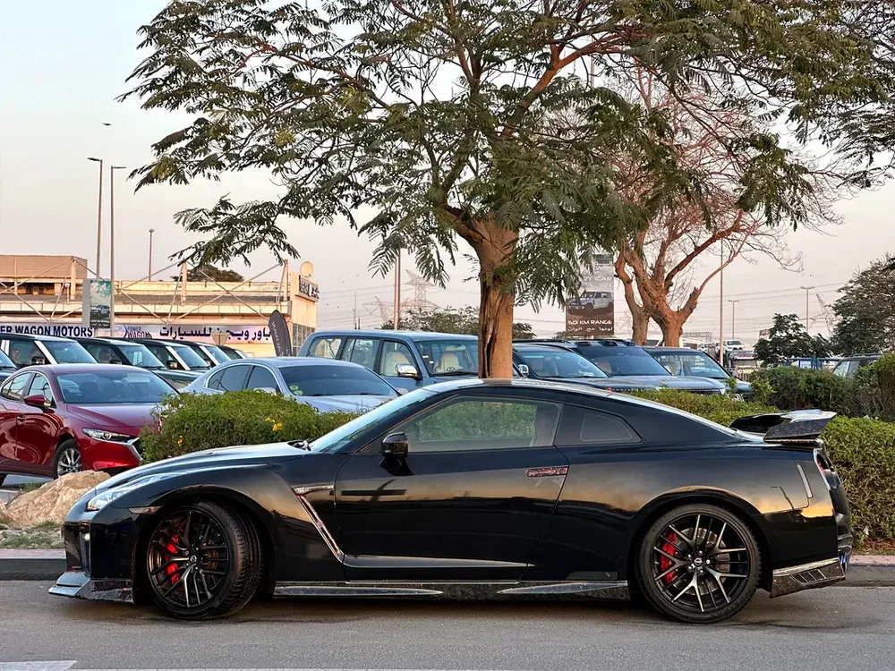 NISSAN GT-R 2017 GCC NO ACCIDENTS NO PAINT IN PERFECT CONDITION - Image 5