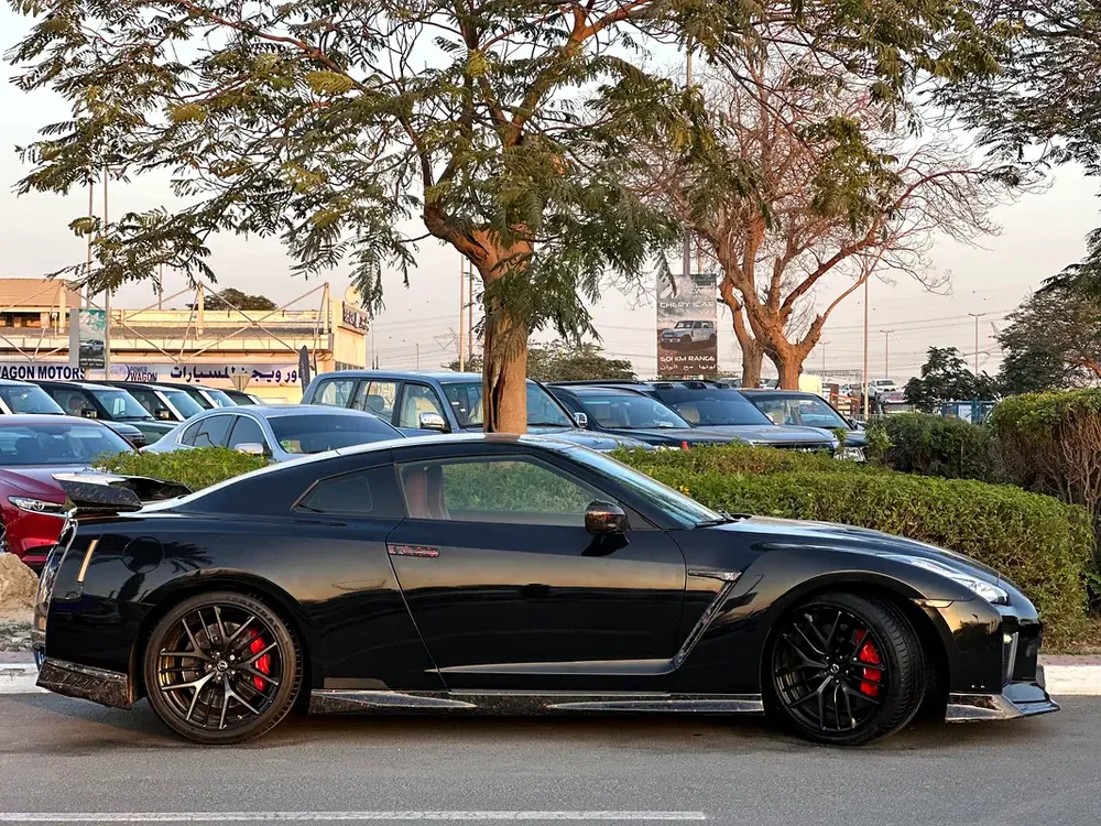 NISSAN GT-R 2017 GCC NO ACCIDENTS NO PAINT IN PERFECT CONDITION - Image 6
