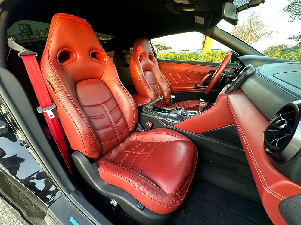 NISSAN GT-R 2017 GCC NO ACCIDENTS NO PAINT IN PERFECT CONDITION - Image 9