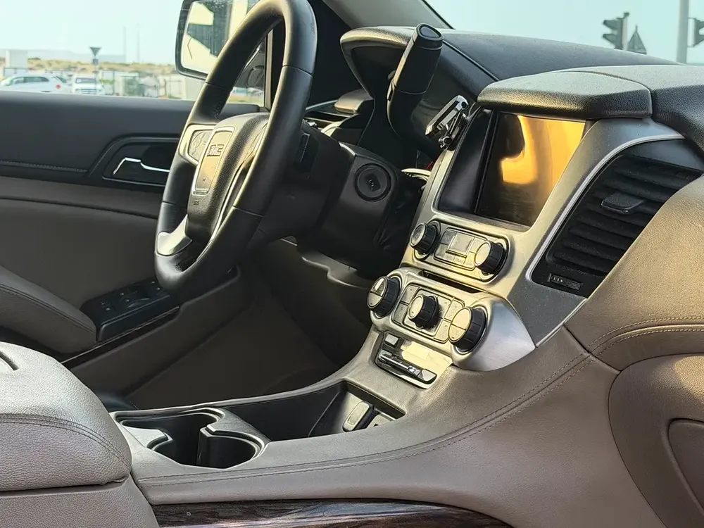GCC Specs 2015 GMC Yukon SLE - Well Maintained - Image 17