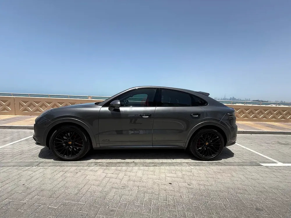 Porsche Cayenne GTS 2021 | GCC Specs | immaculate condition | under warranty - Image 11