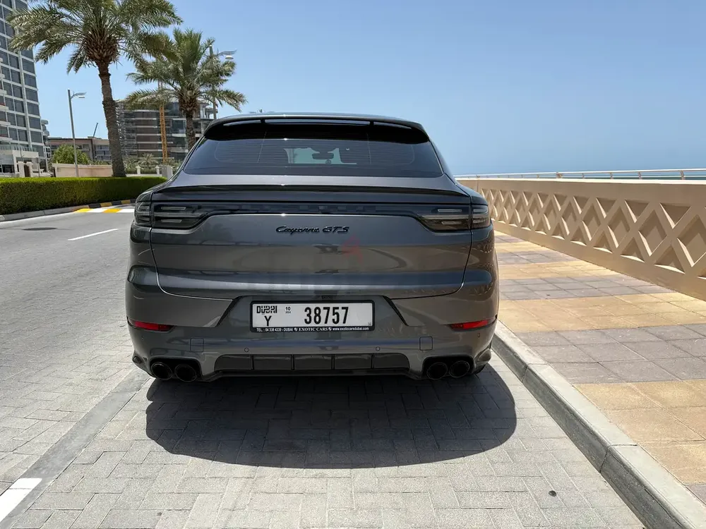 Porsche Cayenne GTS 2021 | GCC Specs | immaculate condition | under warranty - Image 4