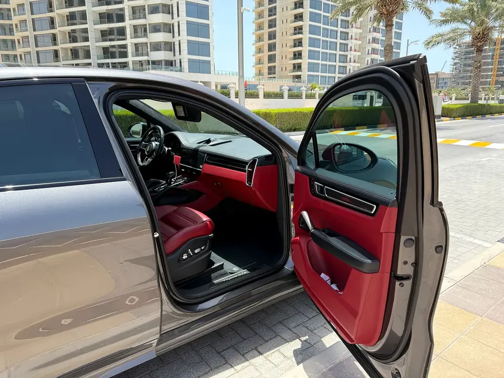 Porsche Cayenne GTS 2021 | GCC Specs | immaculate condition | under warranty - Image 7