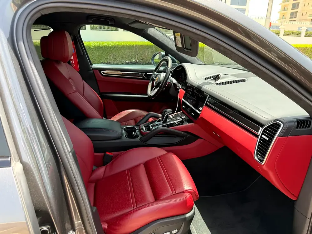 Porsche Cayenne GTS 2021 | GCC Specs | immaculate condition | under warranty - Image 8