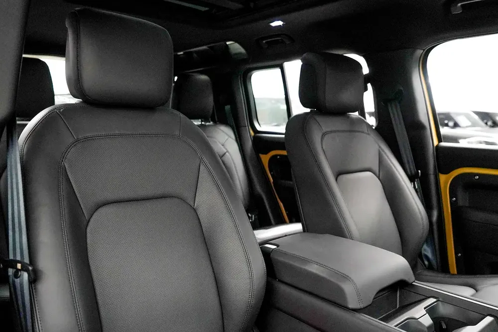 2026 LANDROVER DEFENDER 110 P400 TROPHY EDITION / GCC  / DEALER WARRANTY AND SERVICE CONTRACT - Image 12