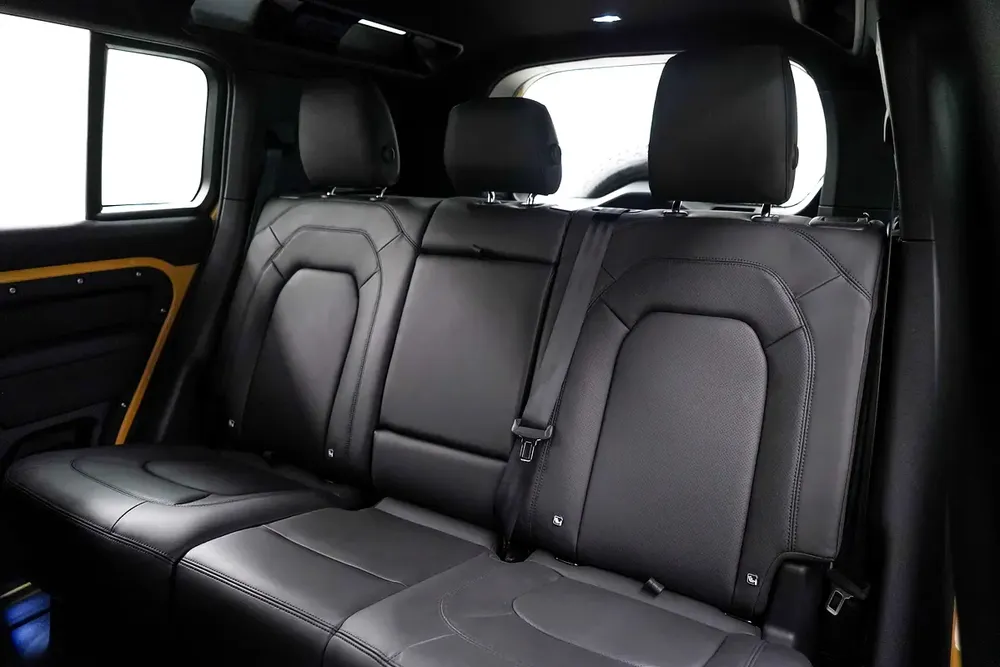 2026 LANDROVER DEFENDER 110 P400 TROPHY EDITION / GCC  / DEALER WARRANTY AND SERVICE CONTRACT - Image 13