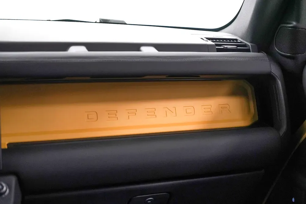 2026 LANDROVER DEFENDER 110 P400 TROPHY EDITION / GCC  / DEALER WARRANTY AND SERVICE CONTRACT - Image 14