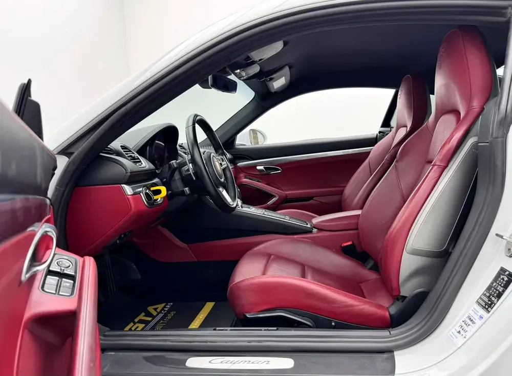 2020 Porsche 718 Cayman, 1 Year Warranty, Full Service History, Excellent Condition, GCC - Image 10