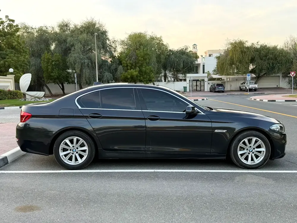 BMW 520 2015 /GCC/ FULL OPTION /VERY CLEAN CARGCC Specs - Image 4