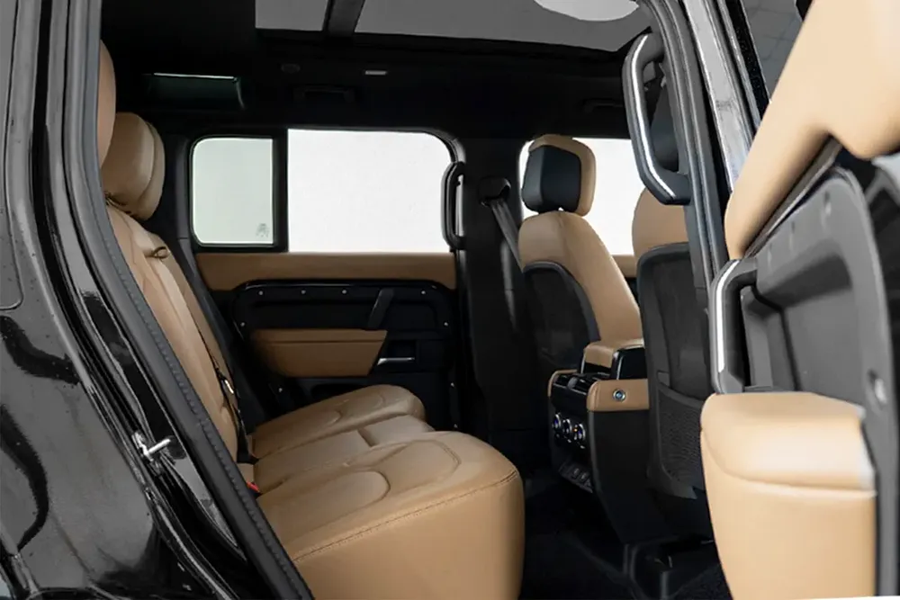 2025 Land Rover Defender 110 SE (P300) - GCC Specs - Brand New! - Image 11