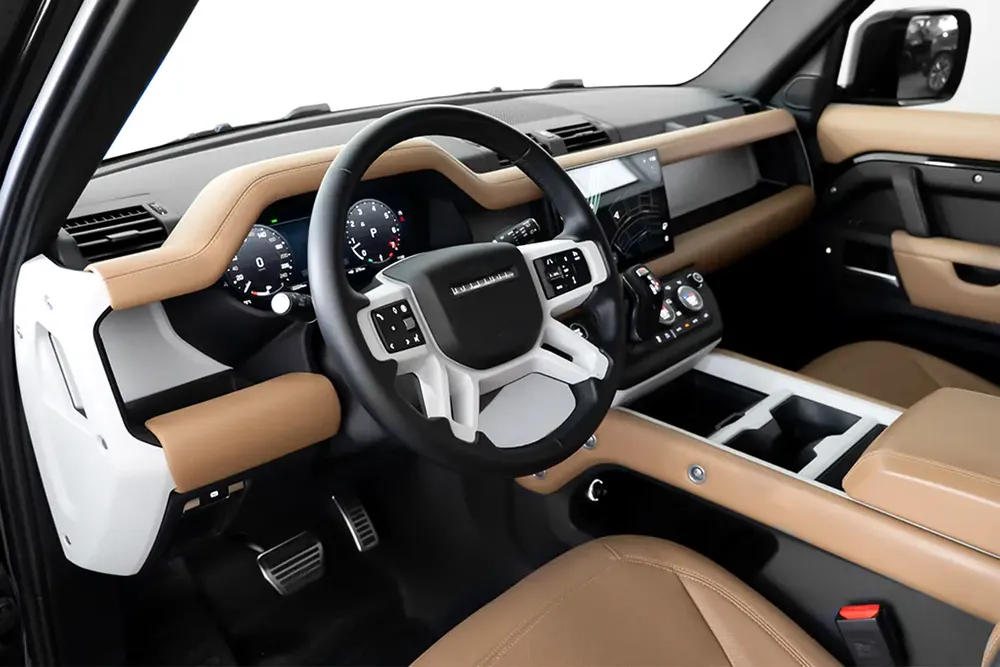 2025 Land Rover Defender 110 SE (P300) - GCC Specs - Brand New! - Image 7