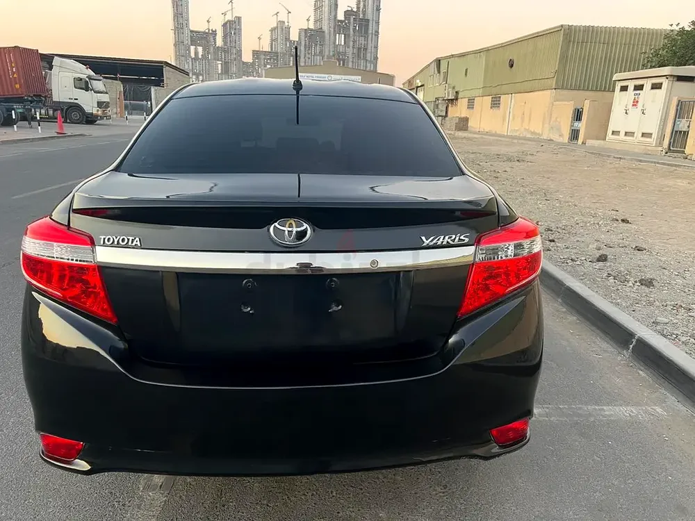 TOYOTA YARIS. 2015 MODEL. GCC. GOOD Condition.ACCIDENT FREE. - Image 14