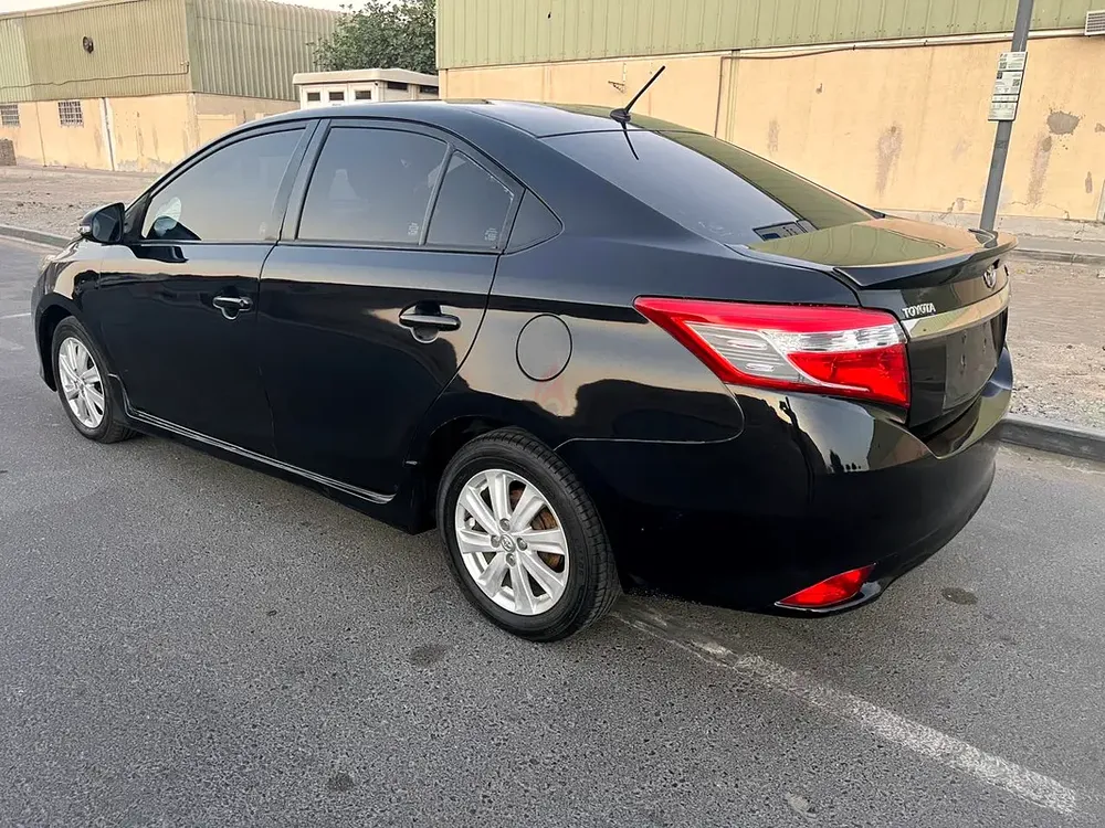 TOYOTA YARIS. 2015 MODEL. GCC. GOOD Condition.ACCIDENT FREE. - Image 4