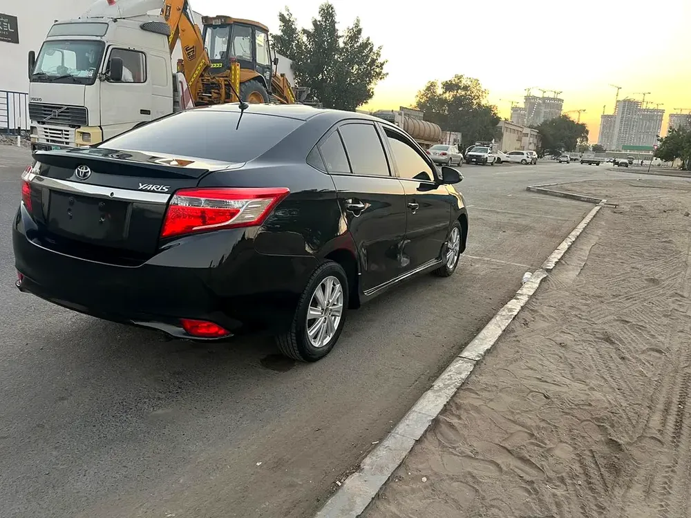 TOYOTA YARIS. 2015 MODEL. GCC. GOOD Condition.ACCIDENT FREE. - Image 6