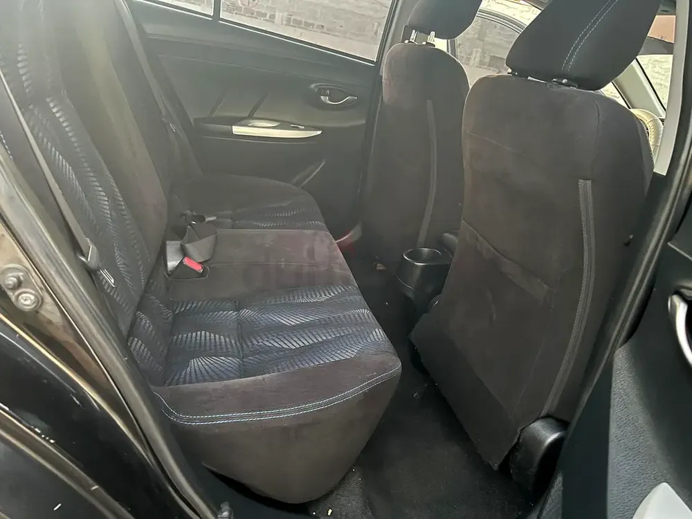TOYOTA YARIS. 2015 MODEL. GCC. GOOD Condition.ACCIDENT FREE. - Image 9