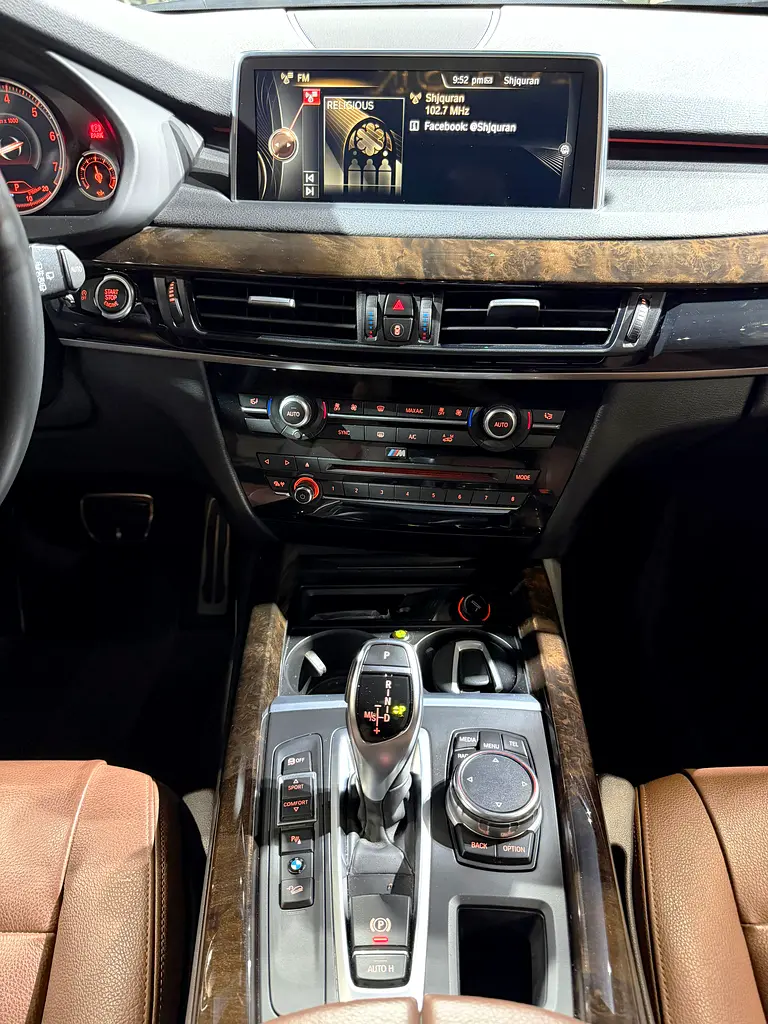 GCC Specs . Full Option . Excellent Condition . V6 Engine 3.0L - Image 12