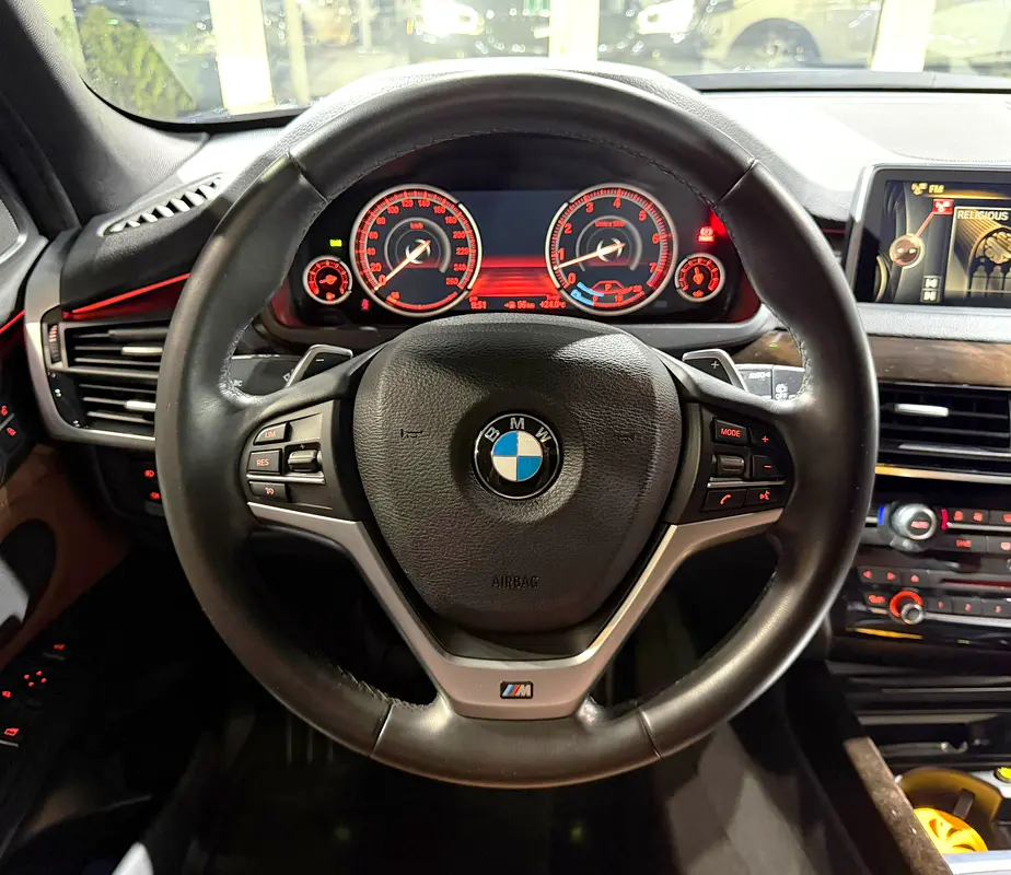 GCC Specs . Full Option . Excellent Condition . V6 Engine 3.0L - Image 13