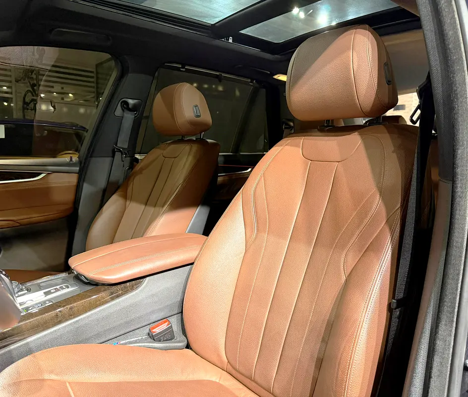 GCC Specs . Full Option . Excellent Condition . V6 Engine 3.0L - Image 15