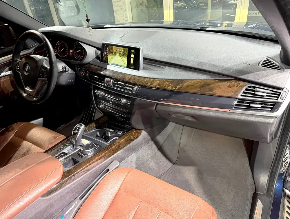 GCC Specs . Full Option . Excellent Condition . V6 Engine 3.0L - Image 17