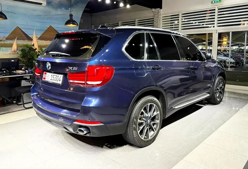 GCC Specs . Full Option . Excellent Condition . V6 Engine 3.0L - Image 6