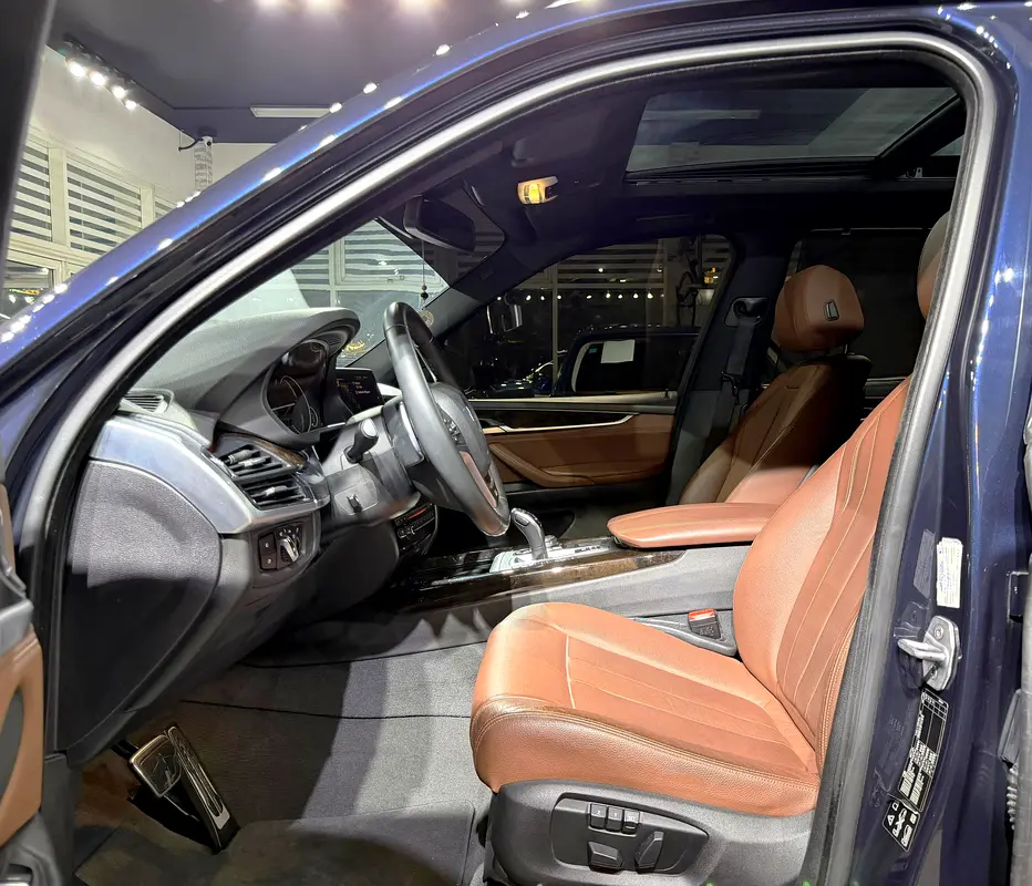 GCC Specs . Full Option . Excellent Condition . V6 Engine 3.0L - Image 7