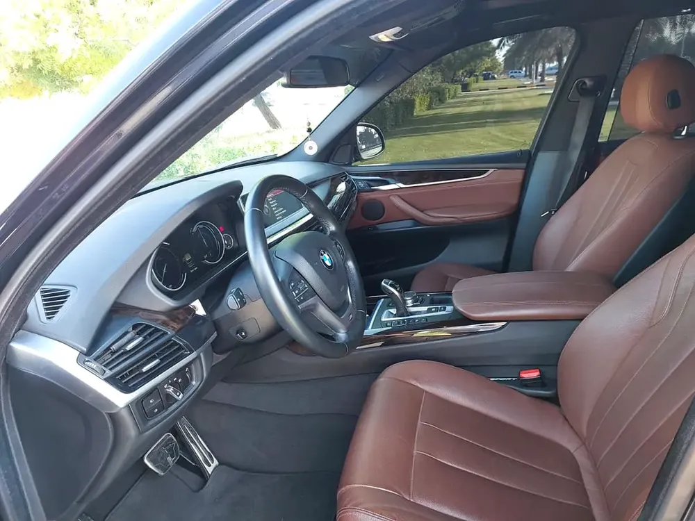 GCC Specs . Full Option . Excellent Condition . V6 Engine 3.0L - Image 9