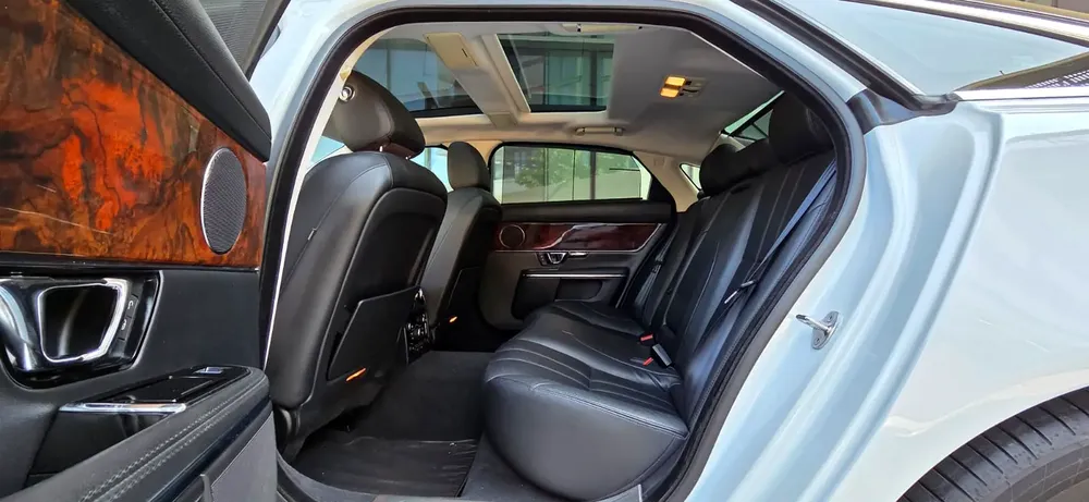 2015 Jaguar XJ L -Full option -Excellent Condition-Less kilometer driven -Bank Finance Available - Image 11