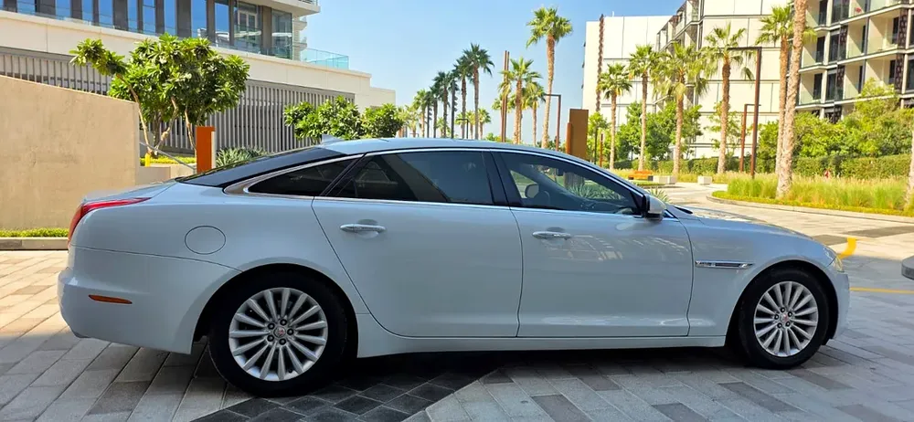 2015 Jaguar XJ L -Full option -Excellent Condition-Less kilometer driven -Bank Finance Available - Image 6