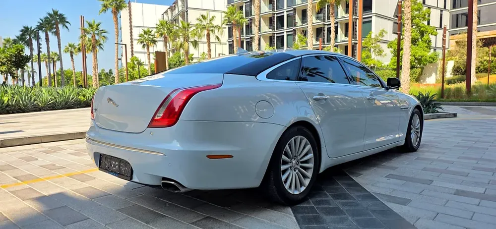 2015 Jaguar XJ L -Full option -Excellent Condition-Less kilometer driven -Bank Finance Available - Image 7