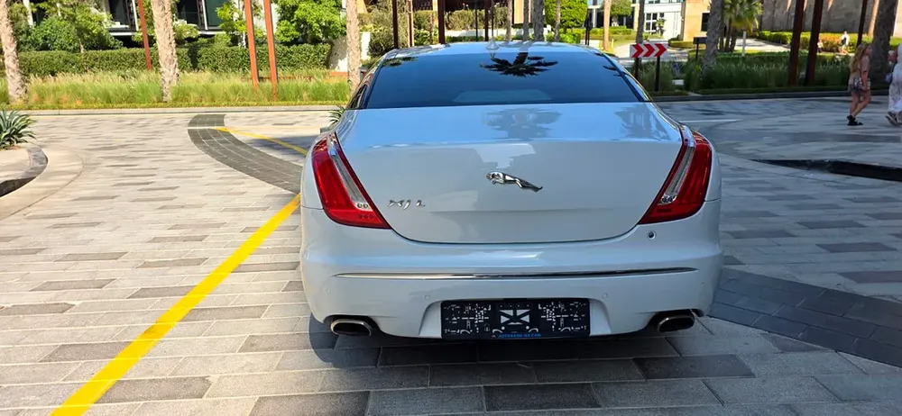 2015 Jaguar XJ L -Full option -Excellent Condition-Less kilometer driven -Bank Finance Available - Image 8