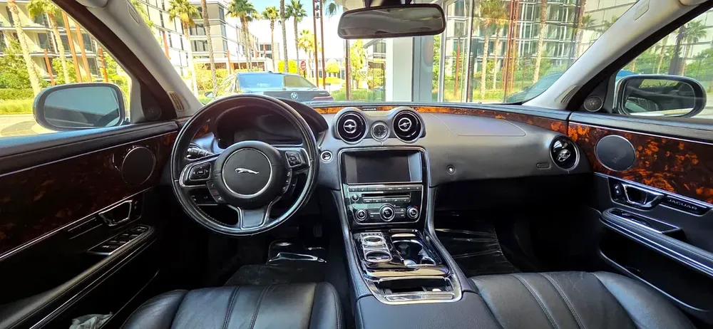 2015 Jaguar XJ L -Full option -Excellent Condition-Less kilometer driven -Bank Finance Available - Image 9